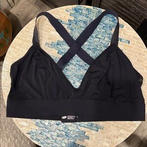 Sleek Black Cross-Back Bralette size 3